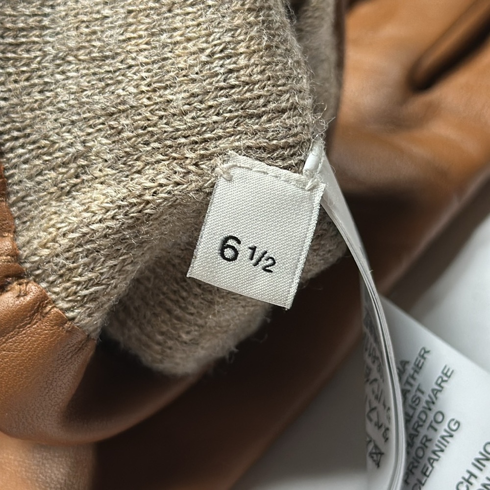 COACH Horse And Carriage Plaque Leather Tech Gloves - Picture 8 of 9